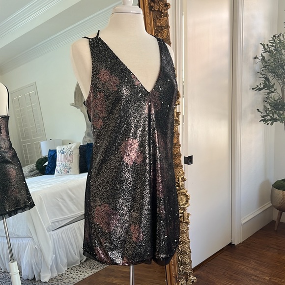 FREE PEOPLE INTIMACY MOODY FLORAL COMBO SEQUENCE MINI DRESS SIZE MEDIUM! GUC - Picture 3 of 11
